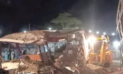 Bus carrying pilgrims overturns in UP, 1 dead