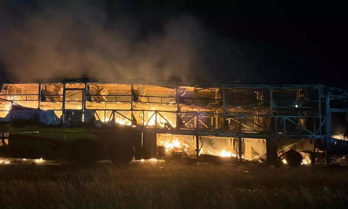 Private travels bus catches fire in Kurnool, several trapped in bus Private travels bus catches fire in Kurnool, several trapped in bus