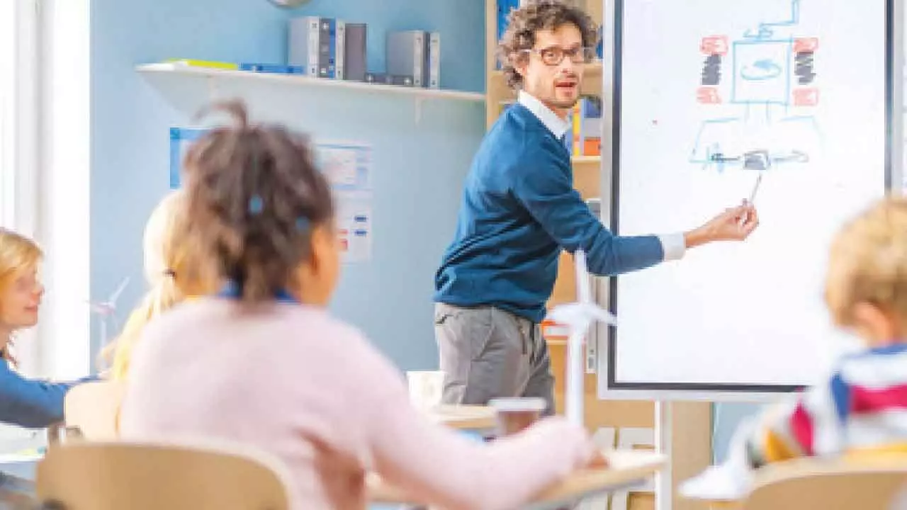 Redefining education: Building tomorrow’s learners Redefining education: Building tomorrow’s learners