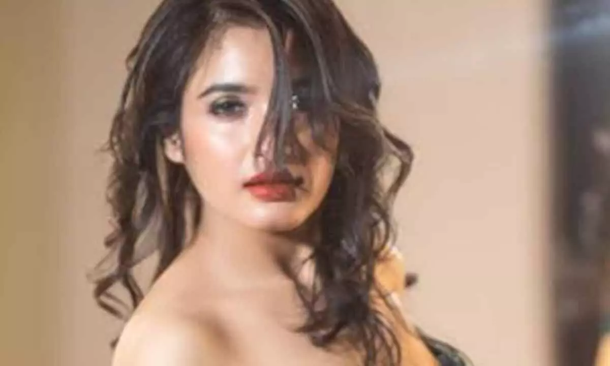 CV Kumar unveils experimental thriller ‘XY’; Rathika to play lead role CV Kumar unveils experimental thriller ‘XY’; Rathika to play lead role