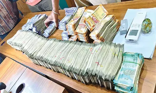 Two held for duping 2,000 job aspirants