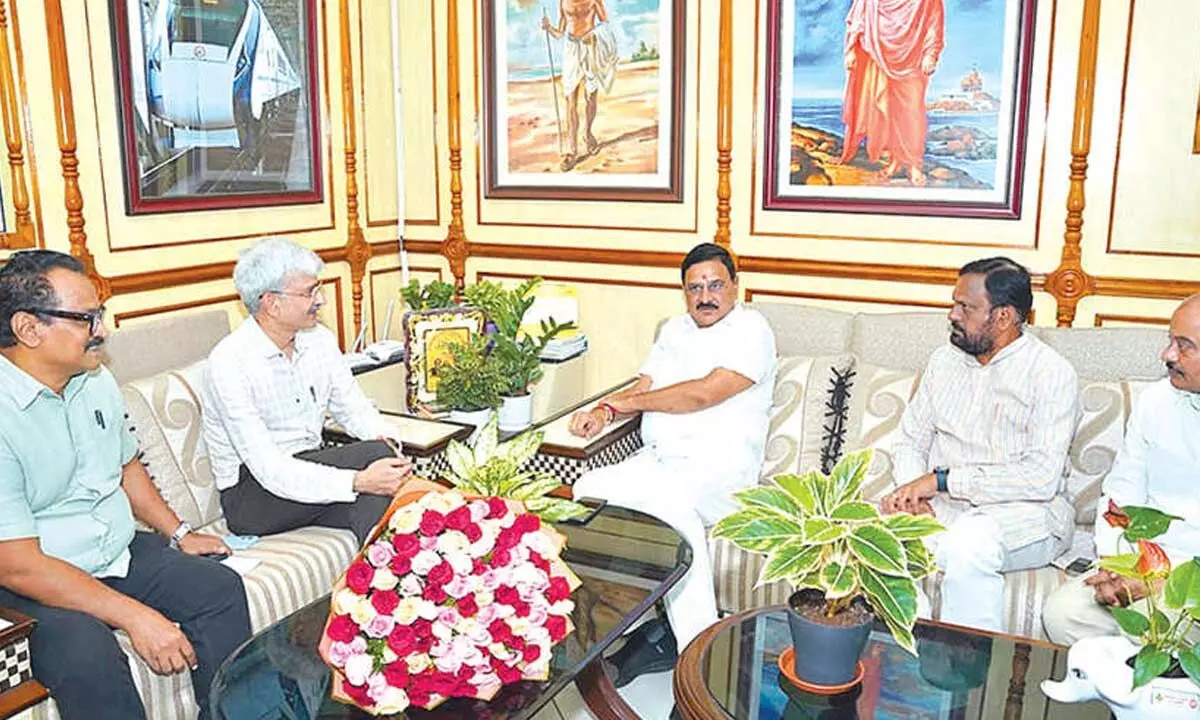 Union minister reviews key railway projects Union minister reviews key railway projects