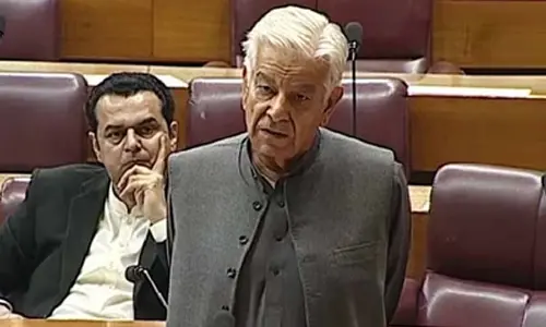 Pak Defence Minister warns of open war with Afghanistan if ongoing peace dialogue fails