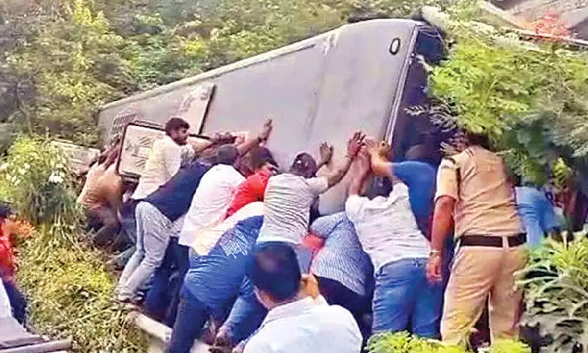 Private bus overturns Private bus overturns