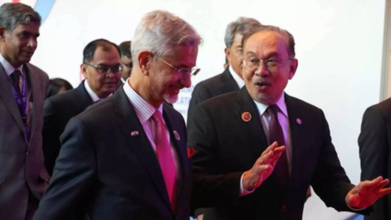 EAM Jaishankar meets Malaysian leader Ibrahim, conveys PM Modis wishes for successful ASEAN Summit EAM Jaishankar meets Malaysian leader Ibrahim, conveys PM Modis wishes for successful ASEAN Summit