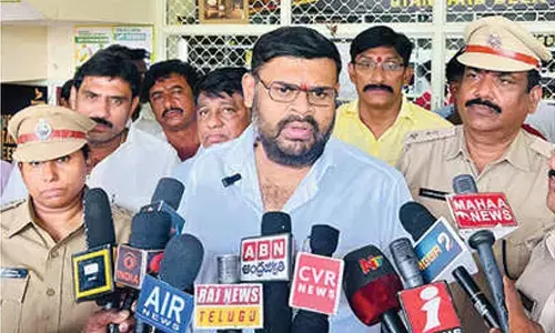 Srikalahasti MLA slams YSRCP for ‘cheap politics’ over spurious liquor
