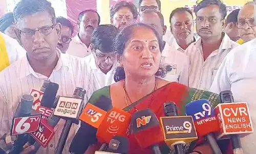 Min Savitha urges youth to set up industries