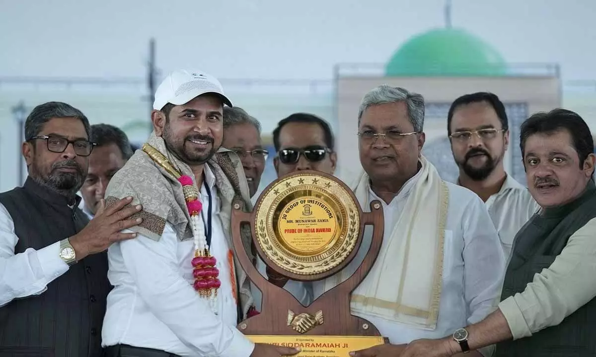 Karnataka CM Siddaramaiah Honours Motivational Speaker Munawar Zama with ‘Pride of India Award’ for Youth Empowerment Karnataka CM Siddaramaiah Honours Motivational Speaker Munawar Zama with ‘Pride of India Award’ for Youth Empowerment