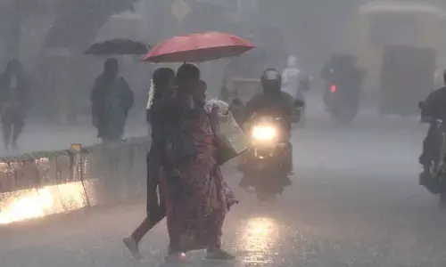 IMD forecasts heavy rains in many dists today