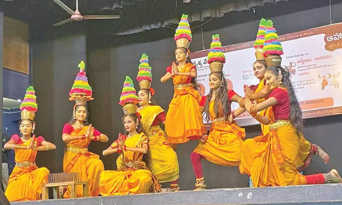 Thunderous applause for ‘Sastriyam – Janapadam’ Thunderous applause for ‘Sastriyam – Janapadam’