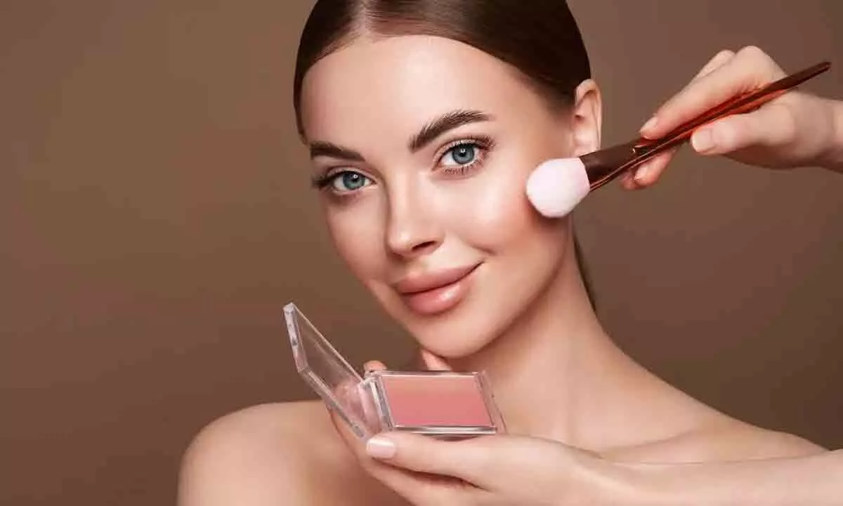 Genius Makeup Hacks To Revive Your Look And Stop A Midday Meltdown Instantly Genius Makeup Hacks To Revive Your Look And Stop A Midday Meltdown Instantly