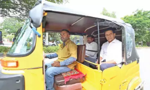 KTR exposes Cong’s hollow promises to auto drivers across Telangana