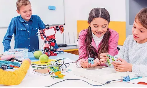 Aiming to strengthen STEM education among school students