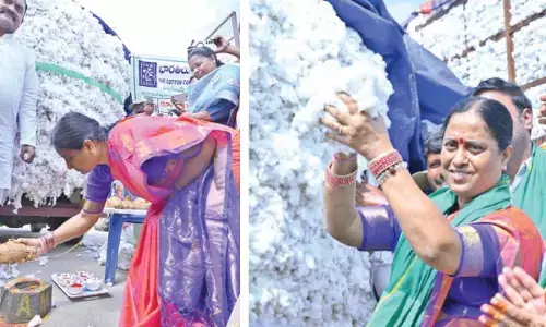 State govt will buy every bale of cotton, Surekha assures farmers