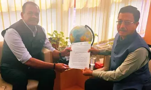 Minister Komatireddy Venkat Reddy Urges Centre to Ease Moisture Norms and Hike MSP for Telangana Cotton Farmers