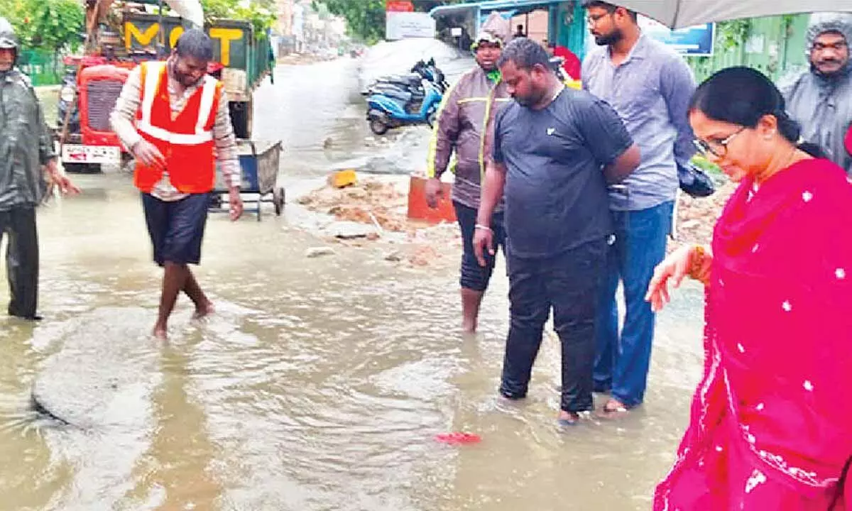 Mayor inspects rain-affected areas Mayor inspects rain-affected areas