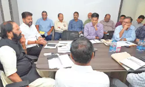 CM prods babus to bring 80 TMC of  water from Tummidihatti to Sundilla