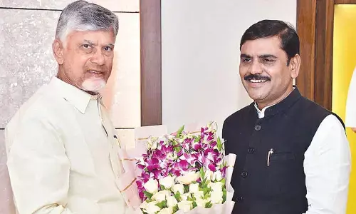 BJP leader Vishnuvardhan Reddy meets CM Naidu