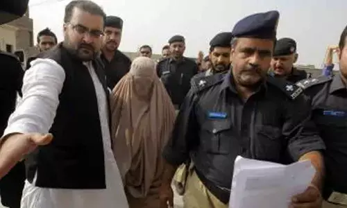 Pakistan: Police raids homes of Afghan refugees in Islamabad, arrests several people