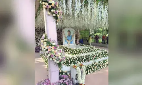 Fans pay tribute to Puneeth Rajkumar on his 4th death anniversary