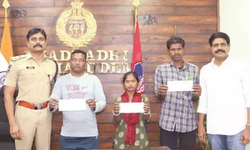 Surrendered Maoists receive reward money