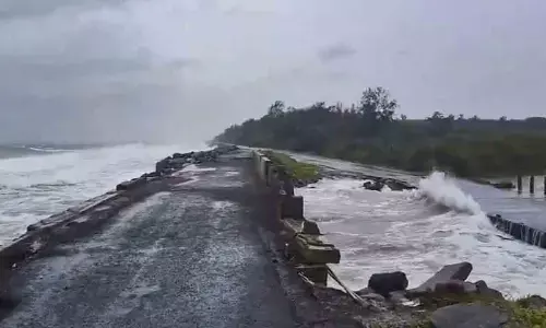 Cyclone Montha Hits Andhra Pradesh Coast: Heavy Rain, Crop Damage Reported