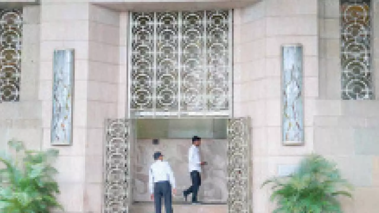 Cobrapost lens on Anil Ambani-led Reliance Cobrapost lens on Anil Ambani-led Reliance