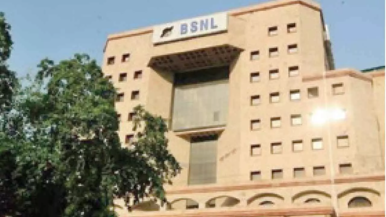BSNL reaches 93% Q2 revenue target at `5,347 cr: Scindia BSNL reaches 93% Q2 revenue target at `5,347 cr: Scindia