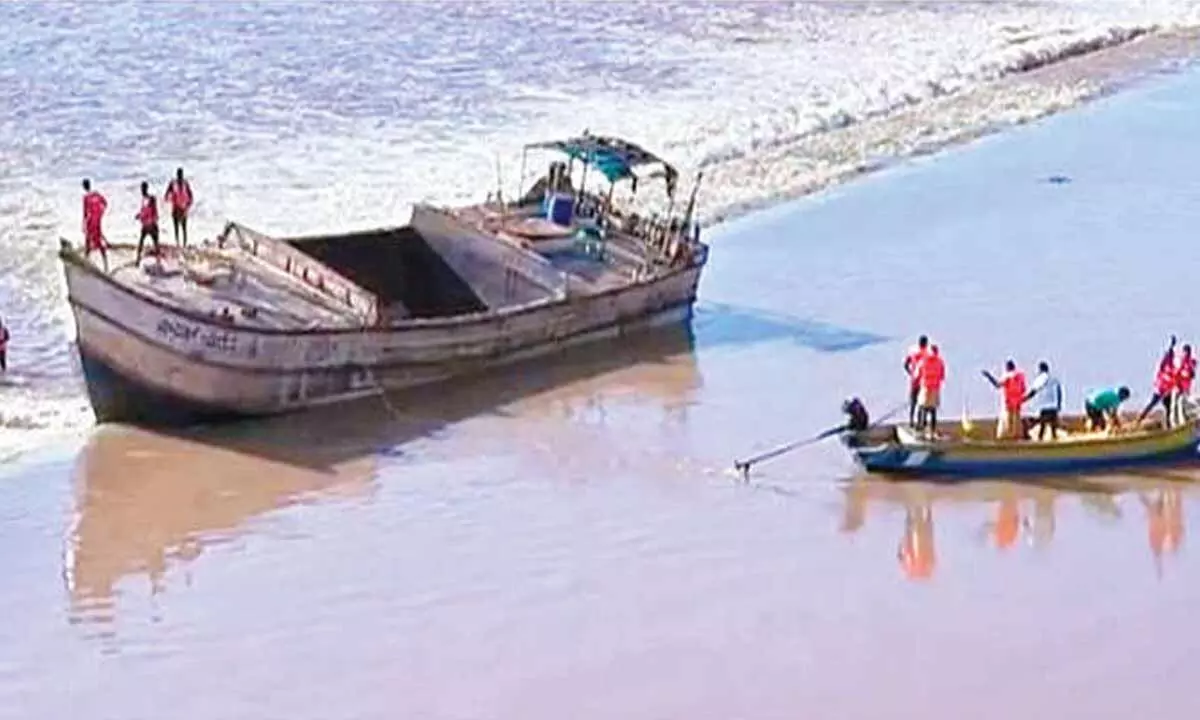 Danger averted from Sangam Barrage Danger averted from Sangam Barrage
