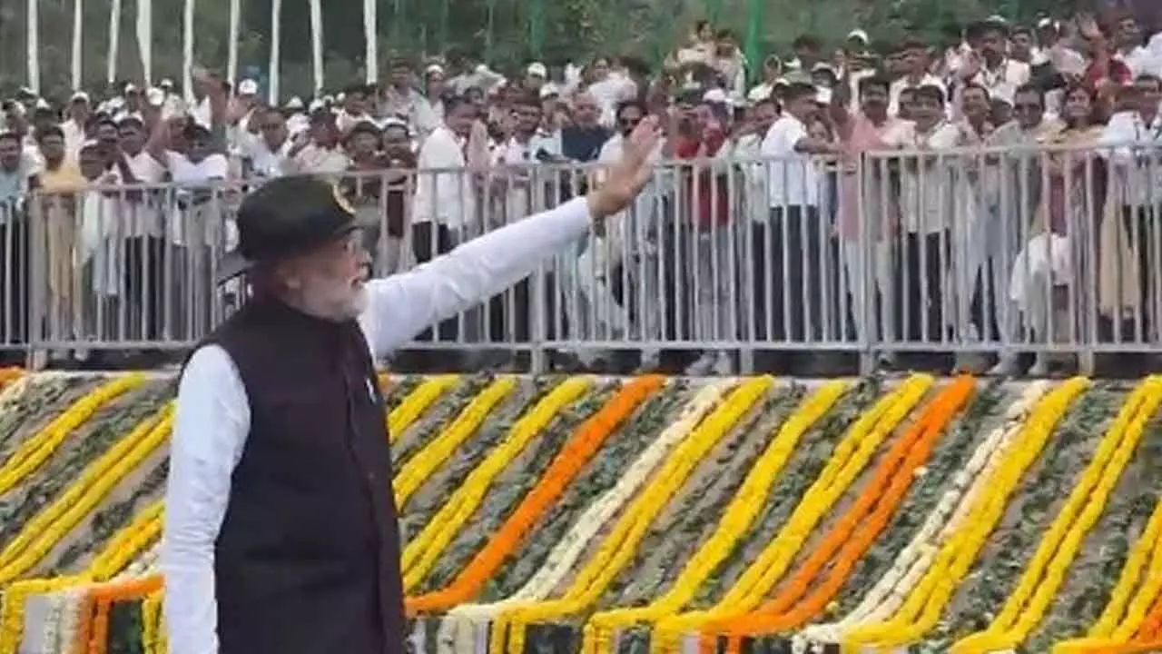 Gujarat: PM Modi walks Ekta Parade stretch, wins hearts in Kevadia Gujarat: PM Modi walks Ekta Parade stretch, wins hearts in Kevadia