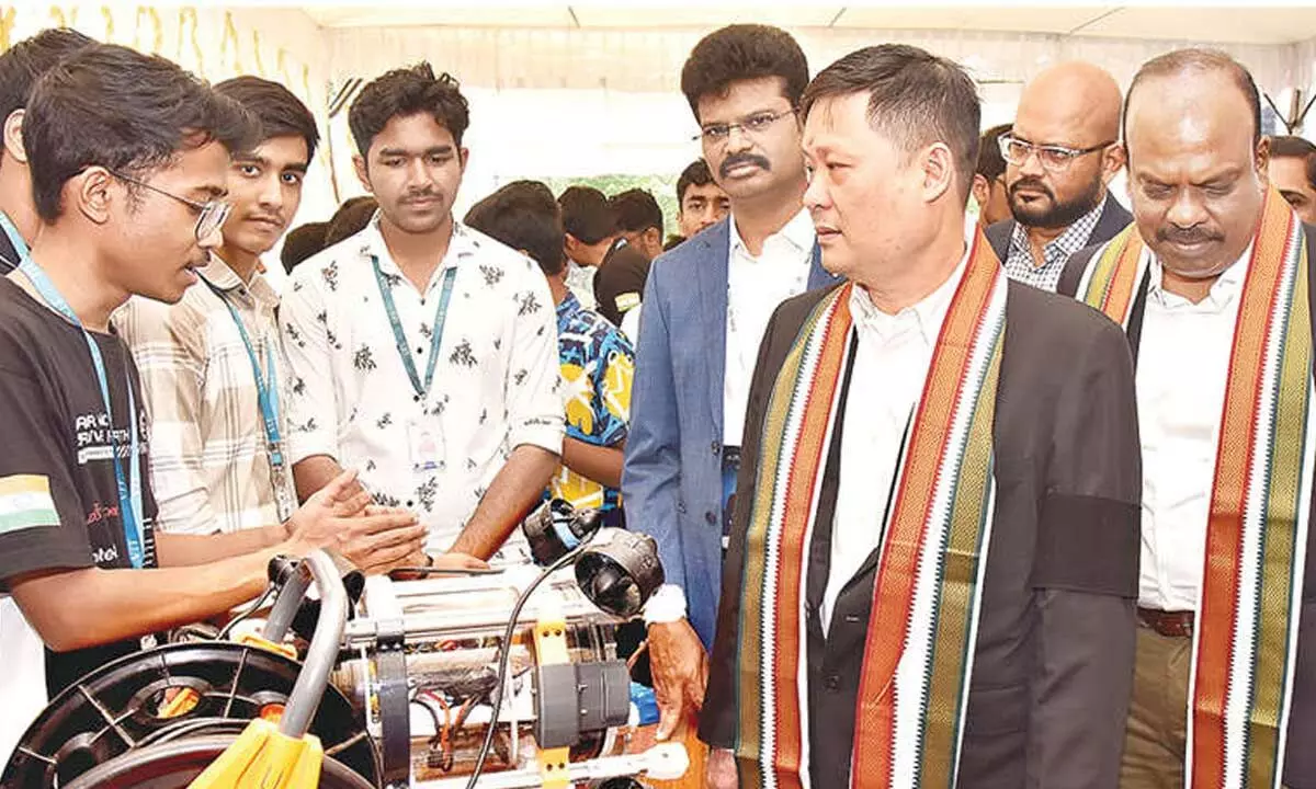 Youth must use technology to help society and elders: Thai Consul General Youth must use technology to help society and elders: Thai Consul General