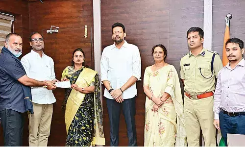 Travels extends Rs.40 L financial aid to bus victims