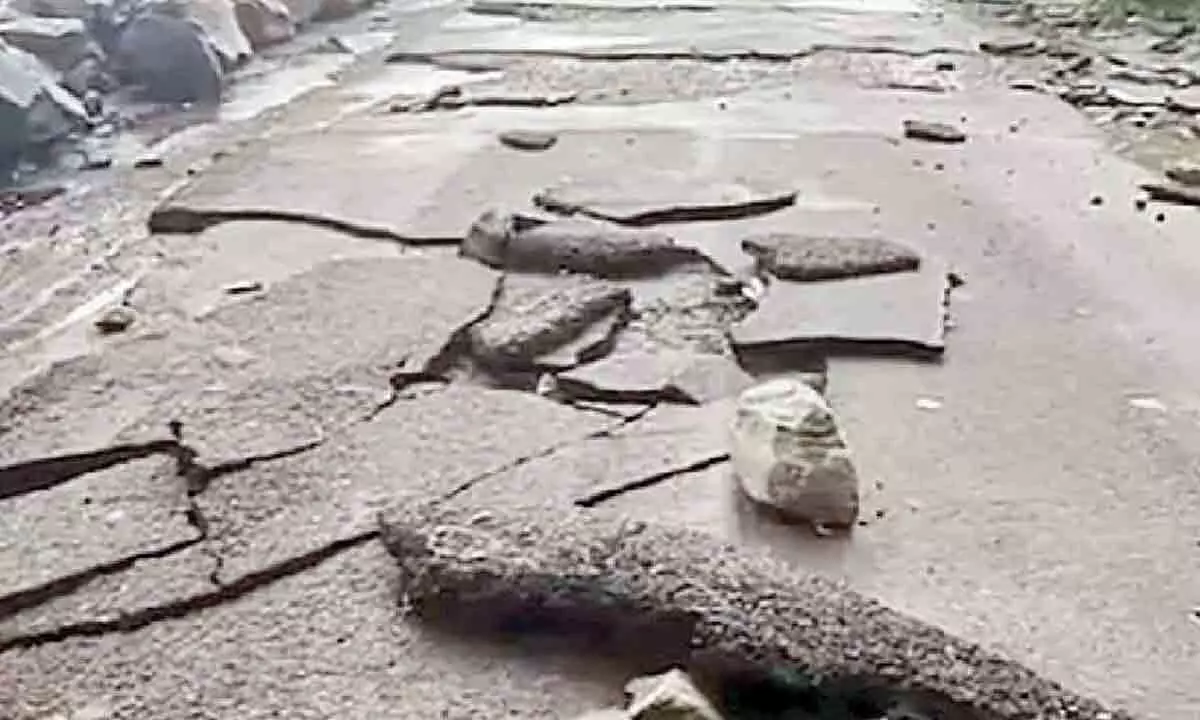 State submits cyclone loss report to Centre, pegs damage at `5,244 cr State submits cyclone loss report to Centre, pegs damage at `5,244 cr