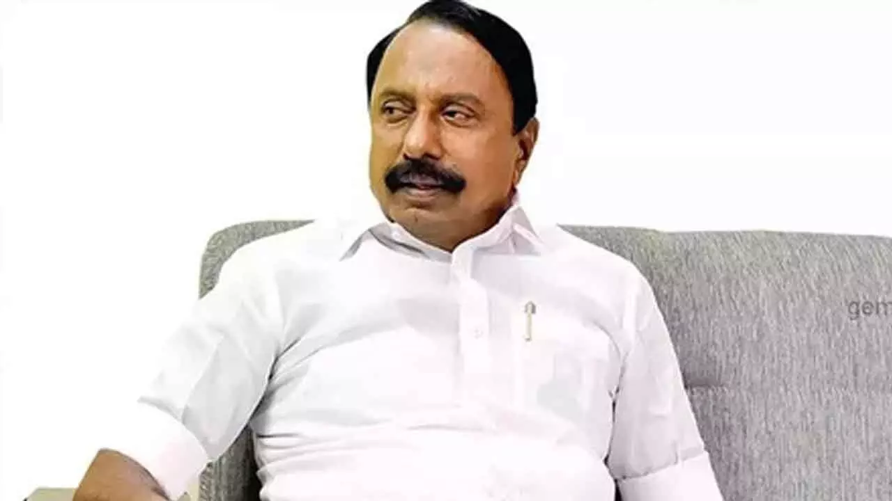 Sengottaiyan to explain his position after expulsion from AIADMK Sengottaiyan to explain his position after expulsion from AIADMK