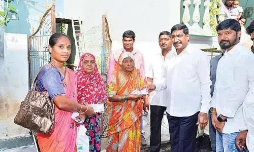 Minister Janardhan distributes pensions at Kovelakuntla