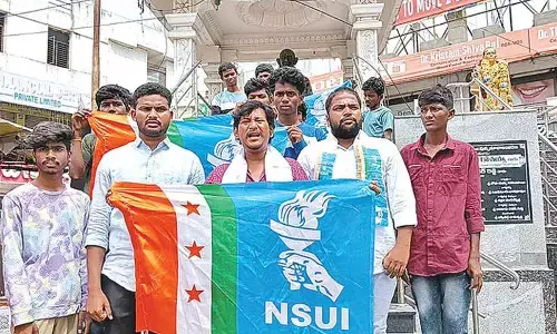 NSUI protests against removal of some lessons from syllabus