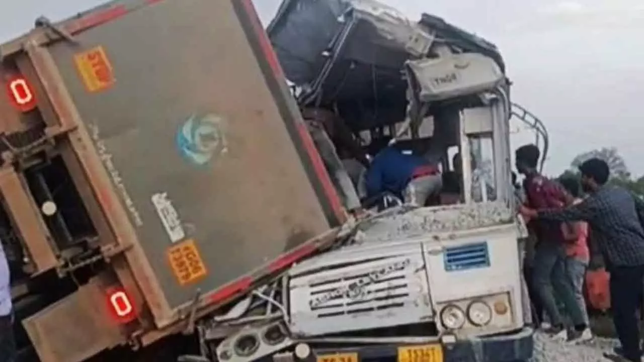 19 killed in Chevella truck-RTC bus smash 19 killed in Chevella truck-RTC bus smash