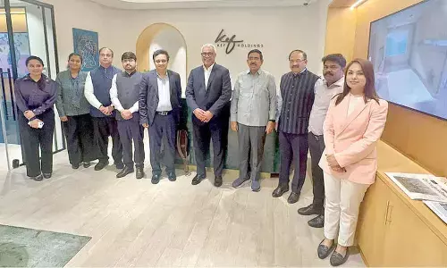 Narayana invites Dubai investors to CII summit