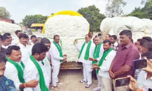 Make good use of cotton procurement centre, MLAs tell ryots