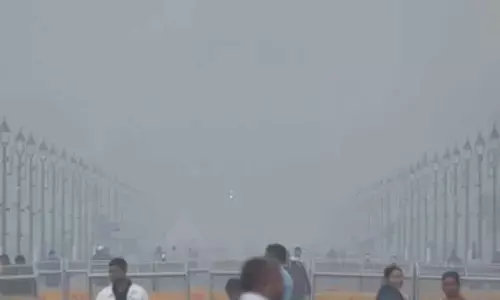 Air quality crosses 400 in several areas as haze envelops Delhi-NCR
