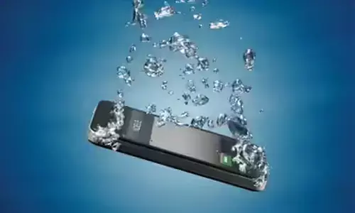 DIY Hacks To Rescue Your Phone After It Falls Into Water