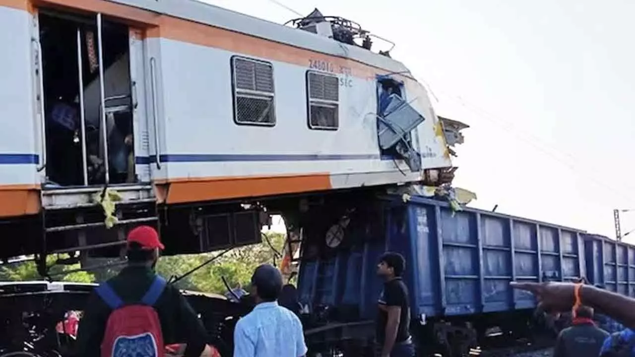 6 killed in Bilaspur train accident 6 killed in Bilaspur train accident