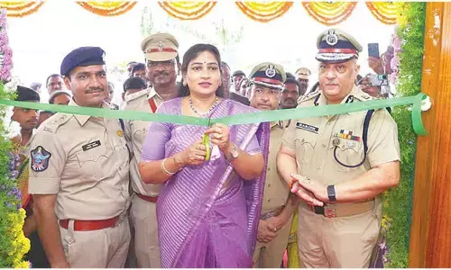 Home minister inaugurates Tulluru sub-division office