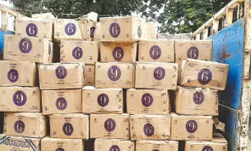 Liquor-laden truck bound for Bihar, caught in Ballia