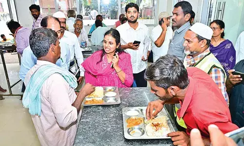 Collector stresses on quality meals in Anna Canteens