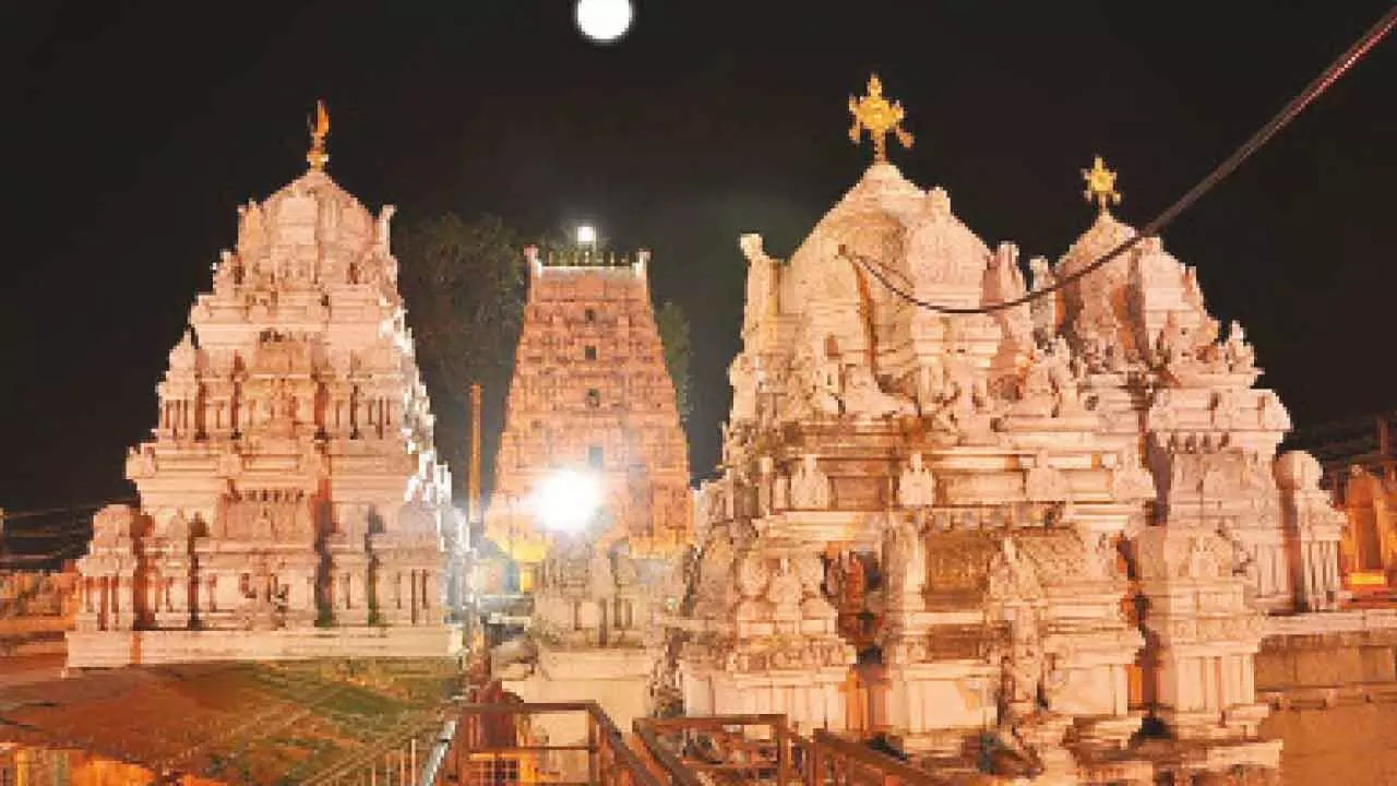 Devotees’ long for strong administration in Dakshina Kashi Devotees’ long for strong administration in Dakshina Kashi