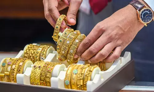 Gold prices drop for 3rd week as US dollar gains