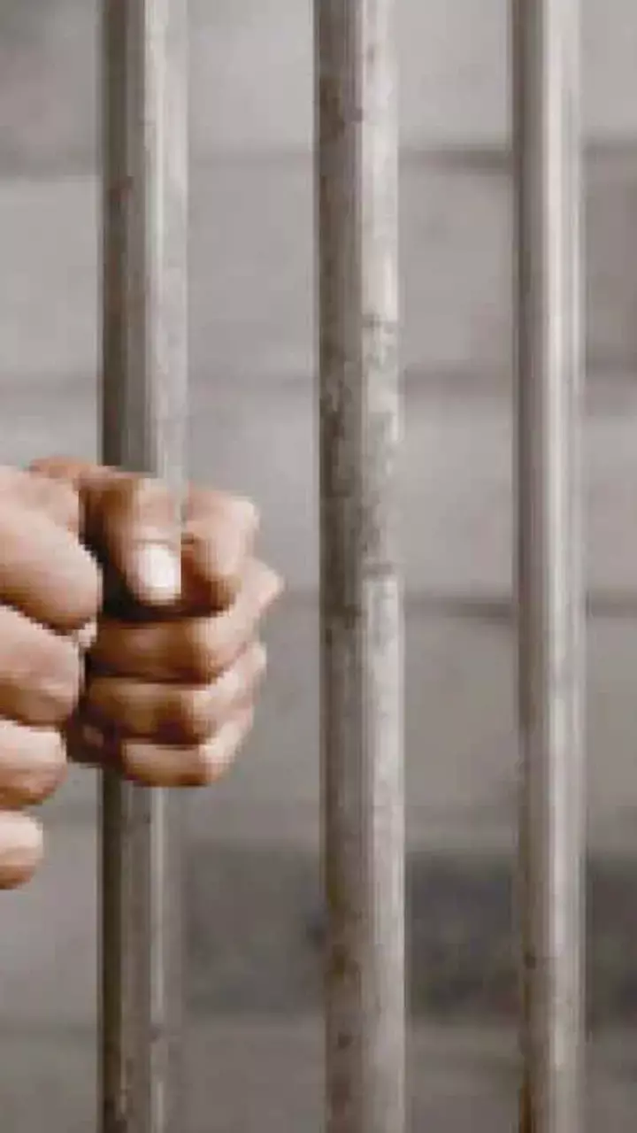 Hyderabad: Saifabad Police Arrest Three Men for Cheating Senior Citizen and Stealing Her Belongings Hyderabad: Saifabad Police Arrest Three Men for Cheating Senior Citizen and Stealing Her Belongings