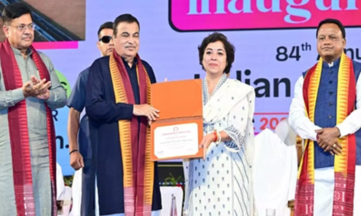 Union Minister Gadkari announces Rs 1,000-cr additional road development package for Odisha Union Minister Gadkari announces Rs 1,000-cr additional road development package for Odisha