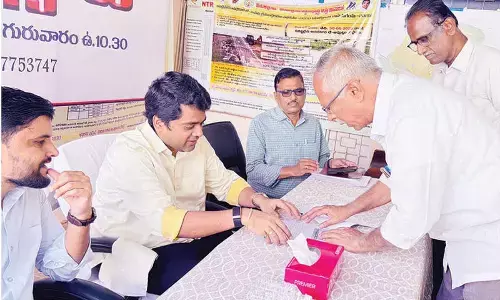 Ahuda chief, VC receive petitions